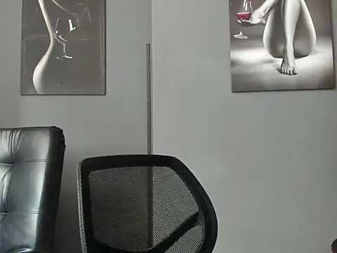 karlyjons12 online show from November 2025 05:46:01 PM