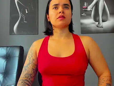 karlyjons12 online show from December 2025 04:20:02 PM