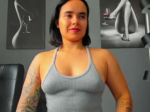 karlyjons12 online show from October 2025 04:19:01 PM