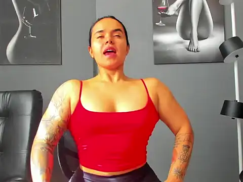 karlyjons12 online show from October 2025 02:14:02 PM