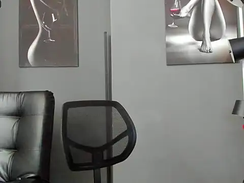 karlyjons12 online show from September 2025 04:46:01 PM