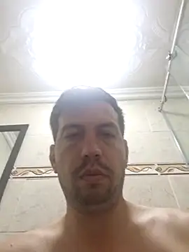 Snapshot of reyarturs13 chatting on February 2025 04:40:01 AM reyarturs13 online show from February 2025 04:40:01 AM