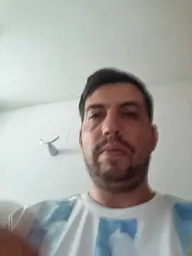 Snapshot of reyarturs13 chatting on February 2025 06:29:02 PM reyarturs13 online show from February 2025 06:29:02 PM