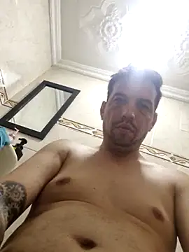 Snapshot of reyarturs13 chatting on February 2025 10:40:01 PM reyarturs13 online show from February 2025 10:40:01 PM