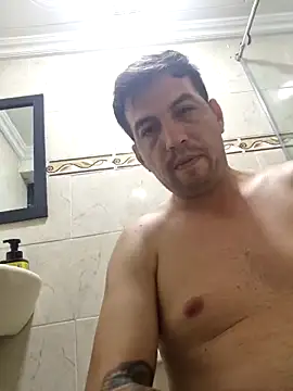 Snapshot of reyarturs13 chatting on February 2025 03:53:01 AM reyarturs13 online show from February 2025 03:53:01 AM