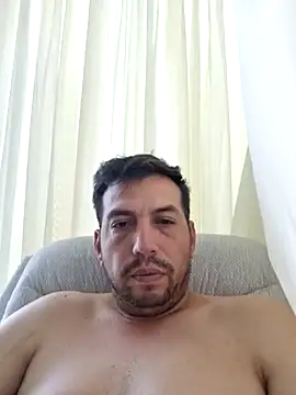 Snapshot of reyarturs13 chatting on February 2025 05:11:02 PM reyarturs13 online show from February 2025 05:11:02 PM