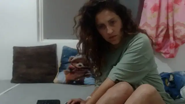 jeans and emma online show from September 2025 12:00:02 AM