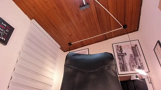 tylla  online show from September 2025 08:14:02 PM