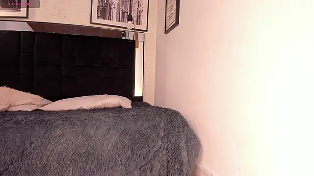 tylla  online show from November 2025 04:16:01 AM