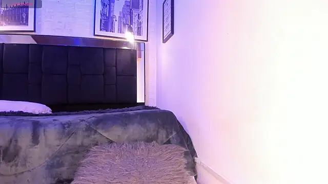 tylla  online show from November 2025 04:00:02 AM