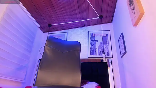 tylla  online show from November 2025 04:12:02 AM