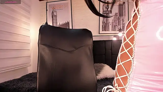 tylla  online show from October 2025 04:11:02 AM