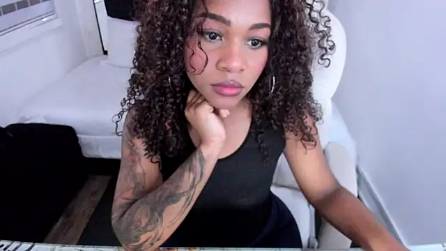 tylla  online show from March 2025 07:01:02 PM