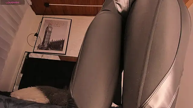 tylla  online show from November 2025 08:35:01 PM