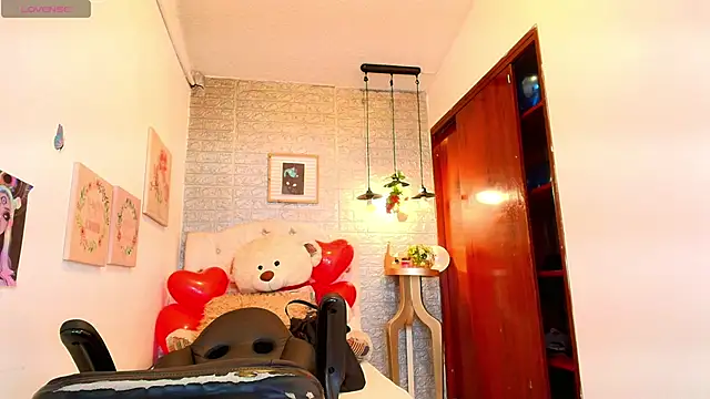 tylla  online show from March 2025 03:30:02 AM
