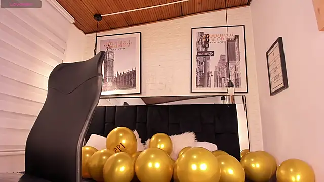 tylla  online show from November 2025 04:07:01 AM