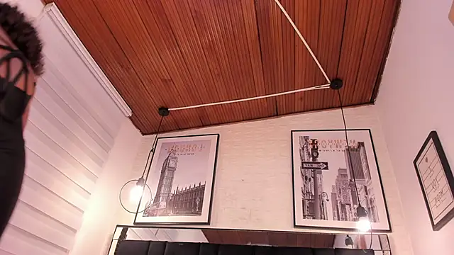 tylla  online show from September 2025 04:01:01 AM