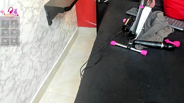 IVISBOUNCYASS online show from November 2025 01:15:01 PM