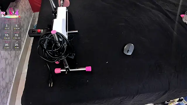 IVISBOUNCYASS online show from April 2026 01:15:01 PM