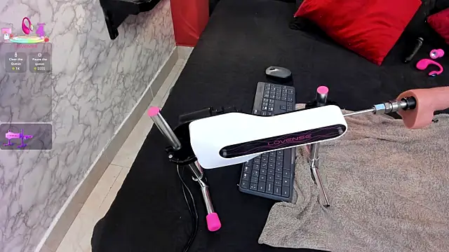 IVISBOUNCYASS online show from April 2026 01:37:02 PM