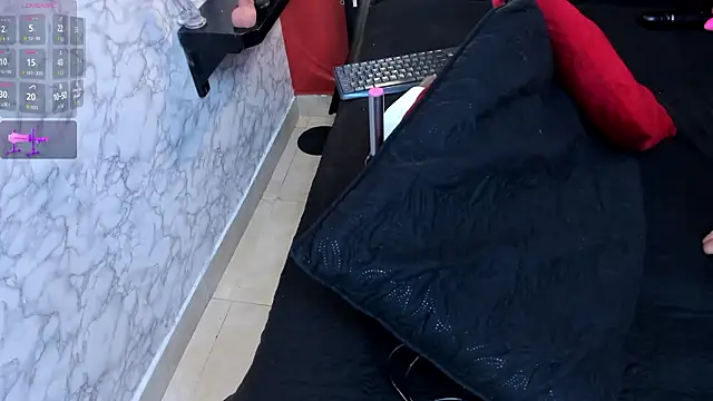 IVISBOUNCYASS online show from February 2026 01:09:01 PM