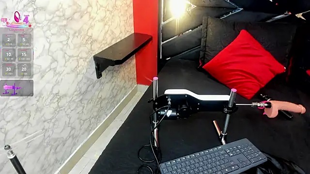 IVISBOUNCYASS online show from December 2025 12:38:01 PM