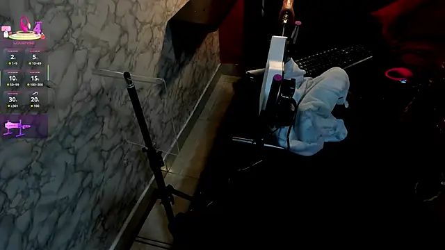 IVISBOUNCYASS online show from December 2025 12:33:02 PM