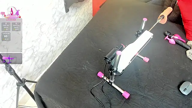 IVISBOUNCYASS online show from March 2026 12:36:01 PM