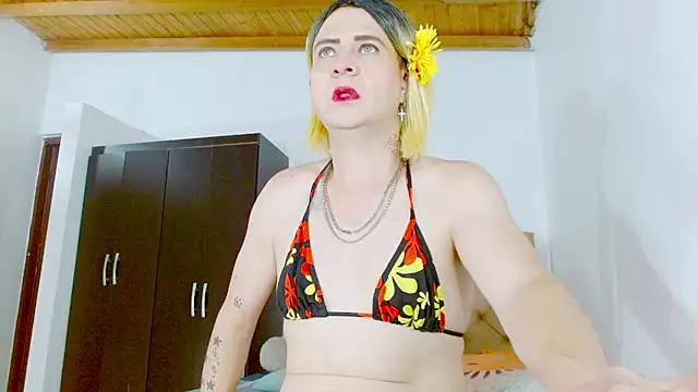 Snapshot of Dolldirtyxxx chatting on June 2026 06:51:02 AM Dolldirtyxxx online show from June 2026 06:51:02 AM