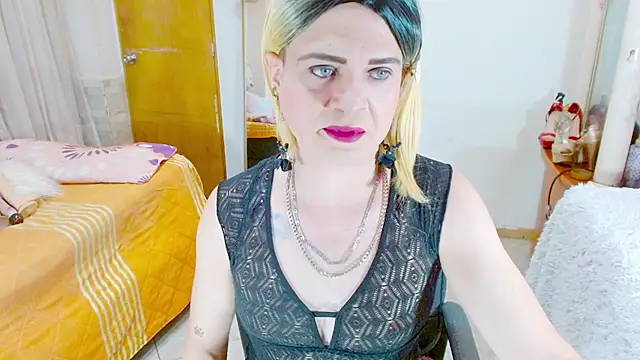Snapshot of Dolldirtyxxx chatting on June 2026 05:23:01 AM Dolldirtyxxx online show from June 2026 05:23:01 AM