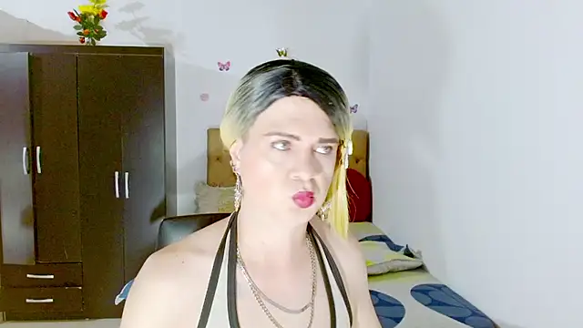 Snapshot of Dolldirtyxxx chatting on June 2026 05:46:01 AM Dolldirtyxxx online show from June 2026 05:46:01 AM