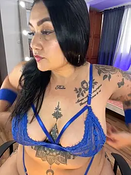 Madissonlove 1 online show from October 2025 06:43:02 PM
