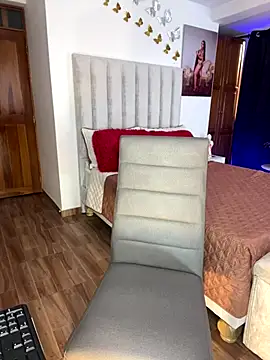 Madissonlove 1 online show from December 2025 10:37:01 PM