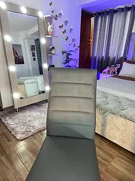 Madissonlove 1 online show from November 2025 11:25:02 AM