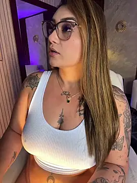 Snapshot of Madissonlove_1 chatting on June 2026 10:33:01 PM Madissonlove 1 online show from June 2026 10:33:01 PM