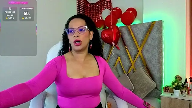 Cintiia Holmes online show from March 2026 11:32:02 PM