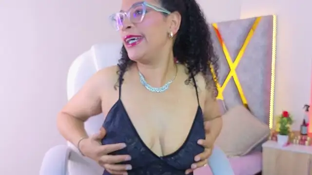 Cintiia Holmes online show from March 2026 01:07:02 AM