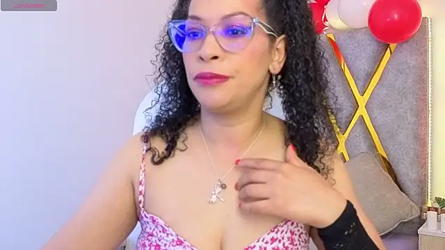 Cintiia Holmes online show from February 2026 01:06:02 AM