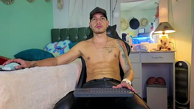 Snapshot of Chrissken chatting on October 2025 01:15:01 AM Chrissken online show from October 2025 01:15:01 AM