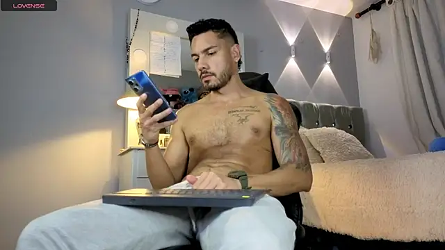 Snapshot of Chrissken chatting on July 2026 01:32:02 AM Chrissken online show from July 2026 01:32:02 AM