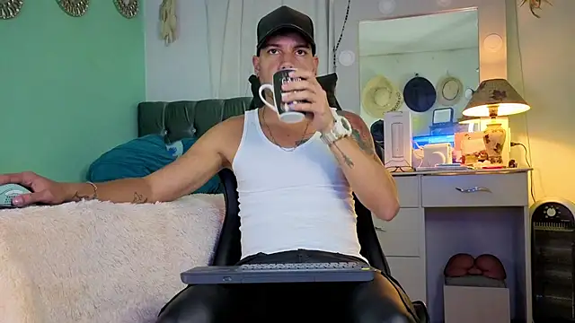 Snapshot of Chrissken chatting on October 2025 11:06:02 PM Chrissken online show from October 2025 11:06:02 PM