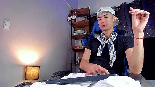 NovaaWheler online show from December 2025 06:34:02 PM