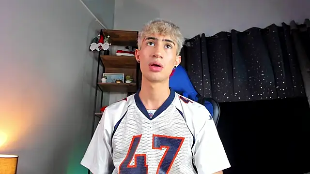 NovaaWheler online show from December 2025 06:44:02 PM