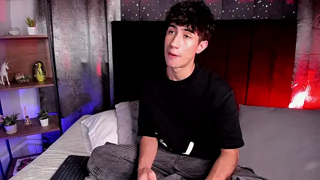 NovaaWheler online show from October 2025 05:43:01 PM