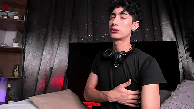 NovaaWheler online show from November 2025 07:24:02 PM