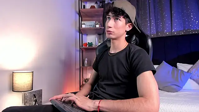 NovaaWheler online show from November 2025 07:47:01 PM