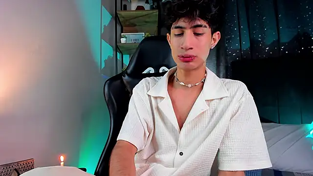 NovaaWheler online show from November 2025 03:11:02 PM