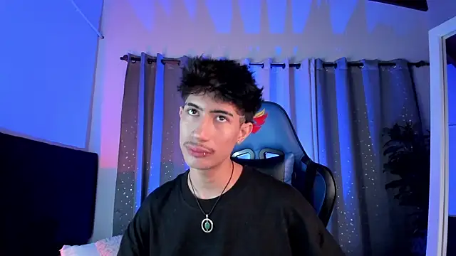 NovaaWheler online show from October 2025 07:47:01 PM