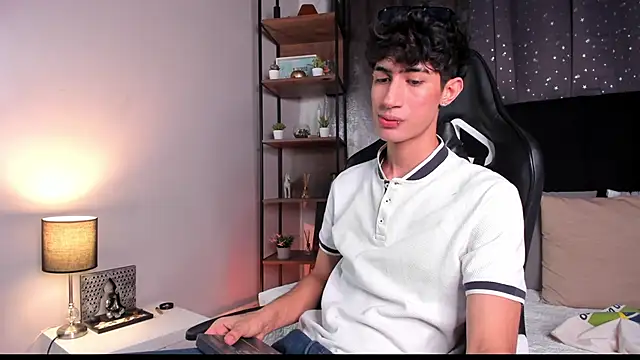 NovaaWheler online show from November 2025 08:31:02 PM