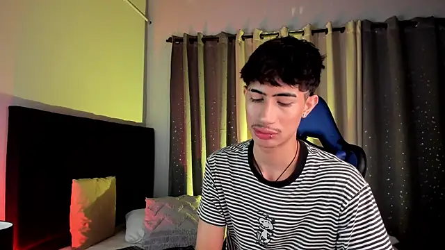 NovaaWheler online show from October 2025 06:41:02 PM